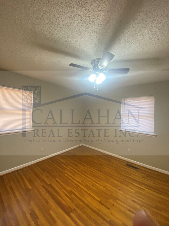 Building Photo - 303 S Longfield Ave