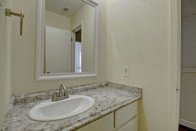 Building Photo - 2314 Capitan Dr