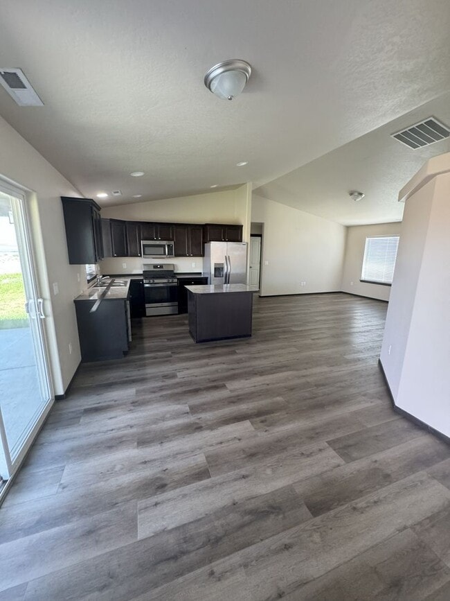 Building Photo - Top of the world in Umatilla