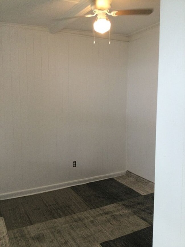 Building Photo - 2 Bedroom 1 Bath Home Located in Seaside R...