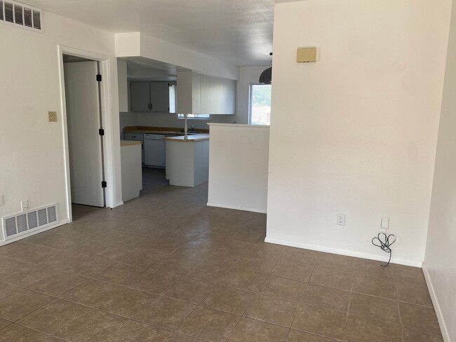 Building Photo - 3155 Posada Ct