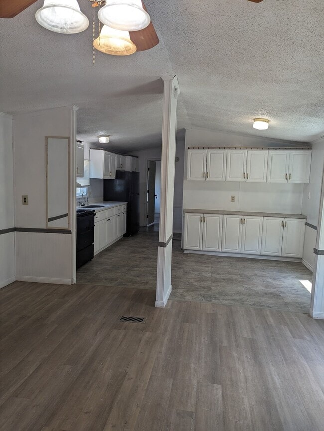 Building Photo - 10014 Cedar Landing Dr