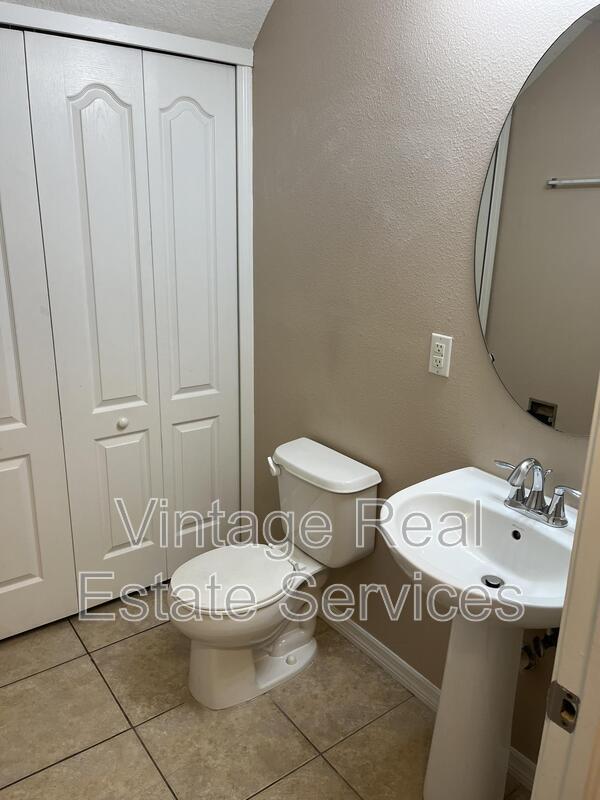 Building Photo - 10964 Keys Gate Dr