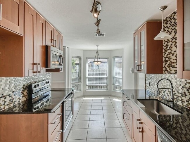 Building Photo - 3908 Stoney Hill