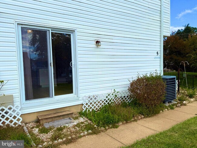 Building Photo - 5 Coliston Rd