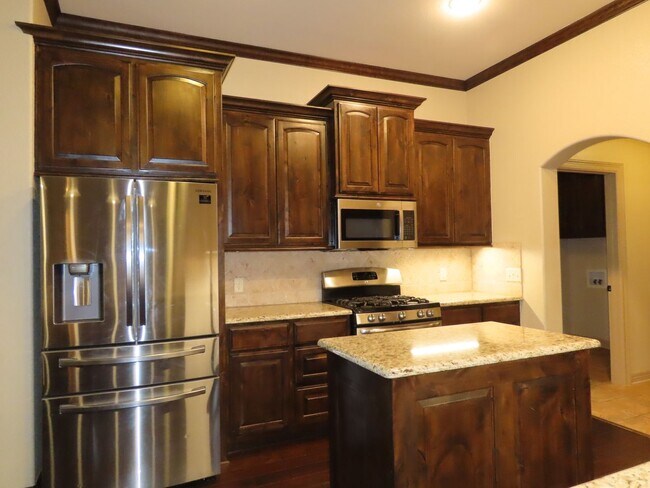 Building Photo - Lindale ISD- Gorgeous 4 Bedroom 2.5 Bathro...