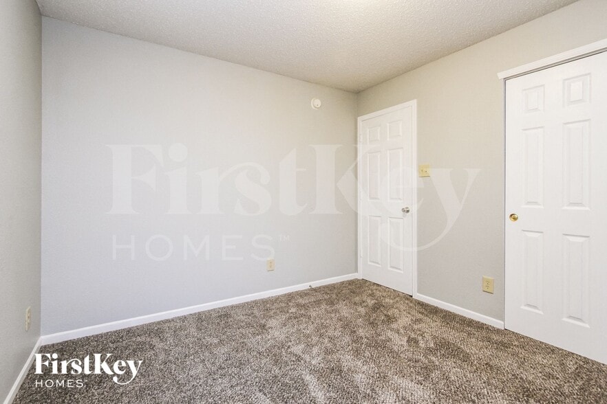 Building Photo - 840 Olmsted Dr