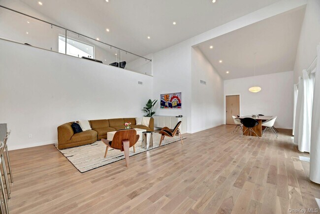 Building Photo - 420 Old Farm Rd