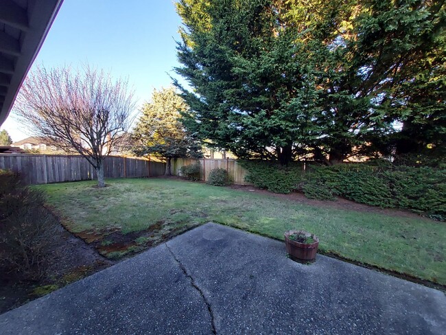 Building Photo - Federal Way Rambler featuring vaulted ceil...