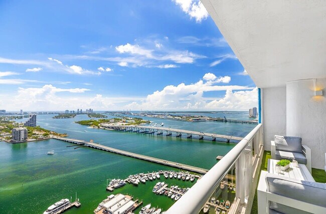 Building Photo - 1717 N Bayshore Dr