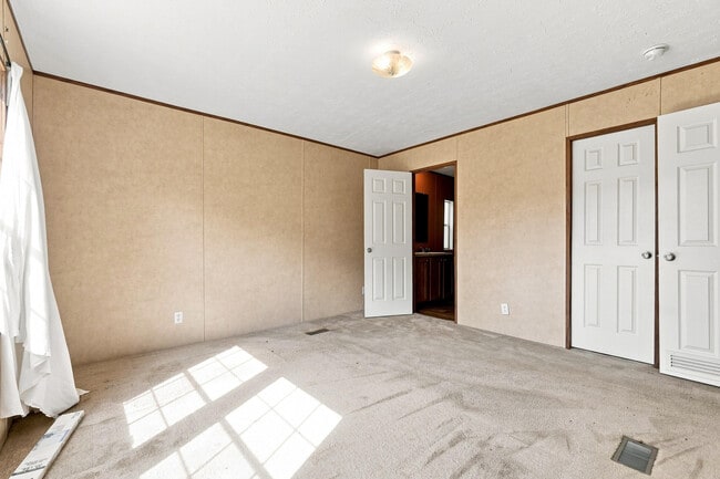 Building Photo - 188 Bradley Dr