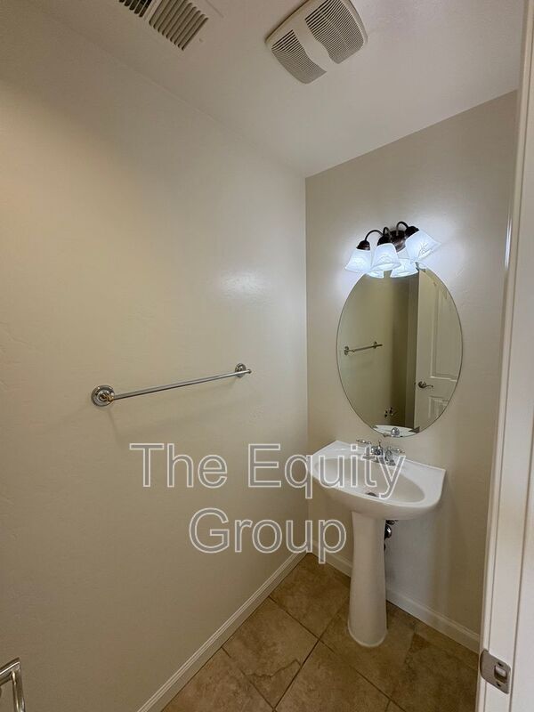 Building Photo - 1422 N PELAGO Ct