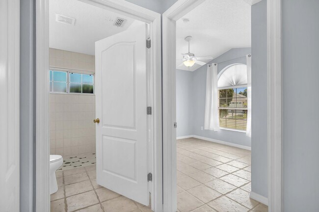 Building Photo - 2340 Commodores Club Blvd