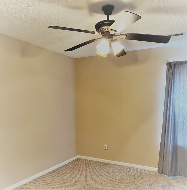 Building Photo - 1705 Willow Creek Ct