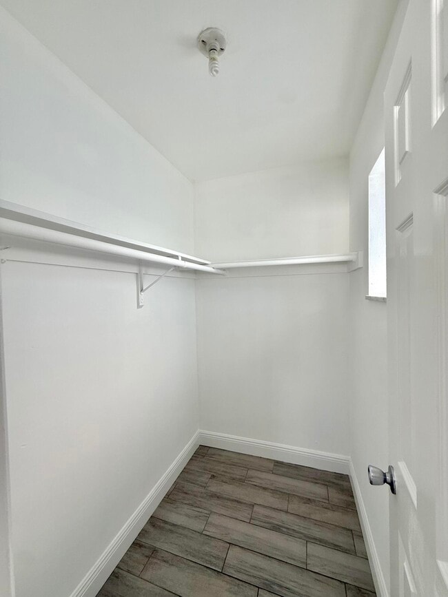 Building Photo - 4901 NE 26th Ave