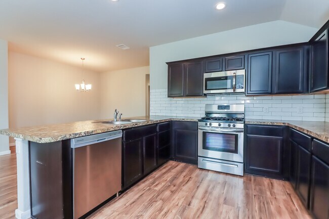 Building Photo - 6010 Diantha St