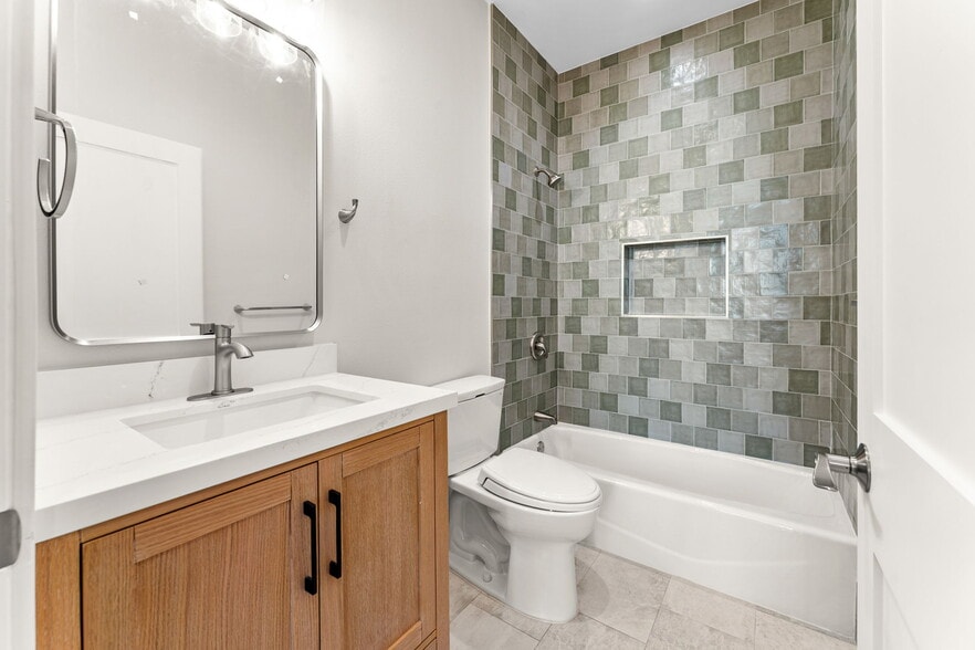 Building Photo - 2430 E 7th St