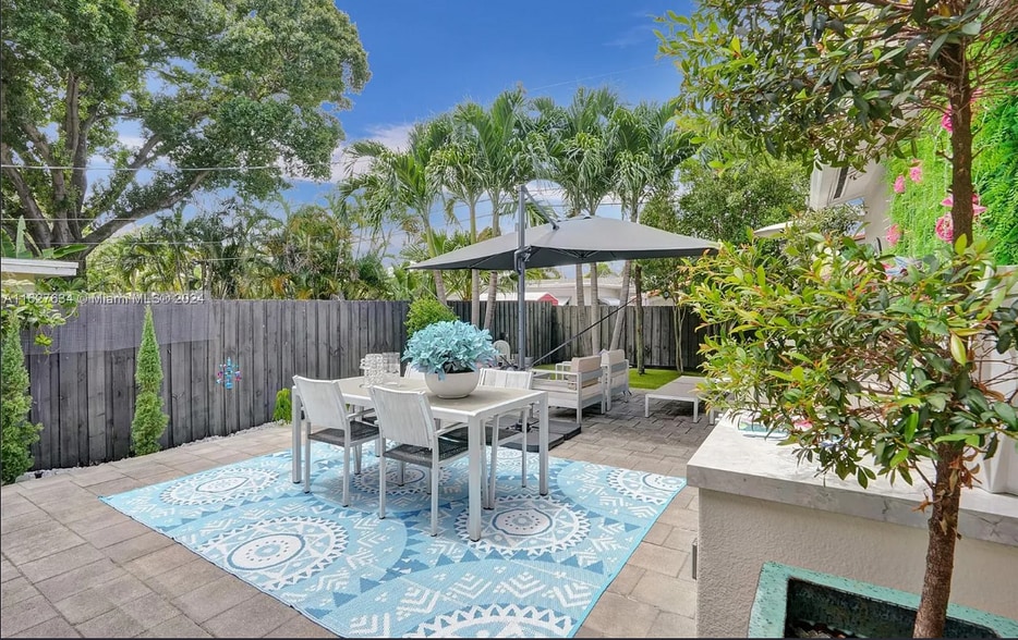 Building Photo - 1001 NE 17th Ct