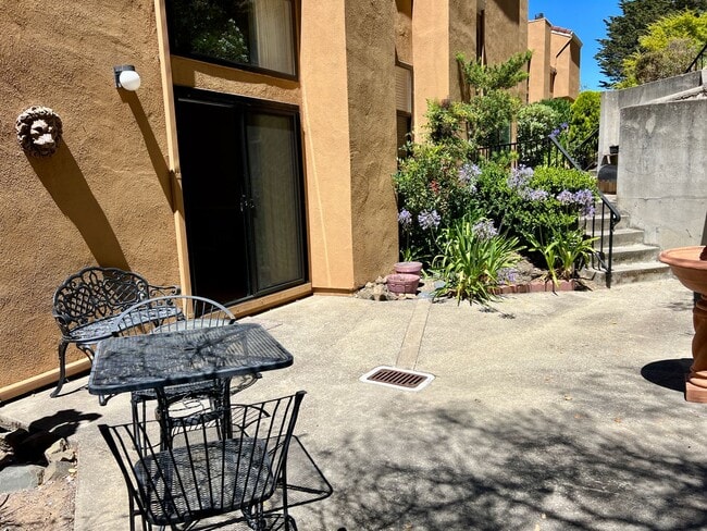 Building Photo - Great Natural light, Treetop Views with 2 Primary Suites plus OFFICE and a 2 car garage, It is li...