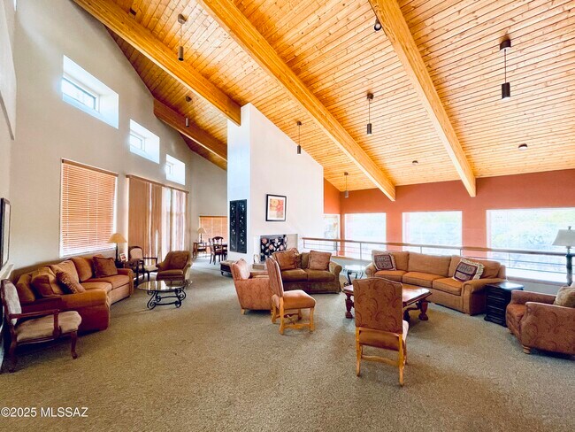 Building Photo - 5051 N Sabino Canyon Rd