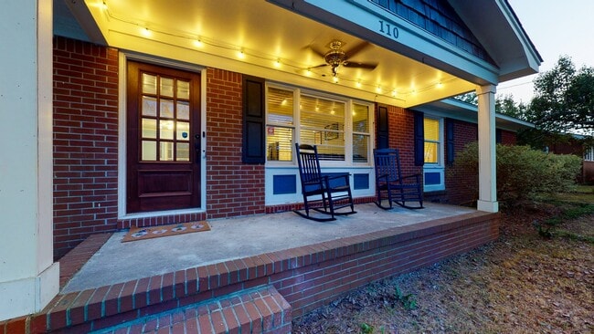 Building Photo - 110 Pinecliff Dr