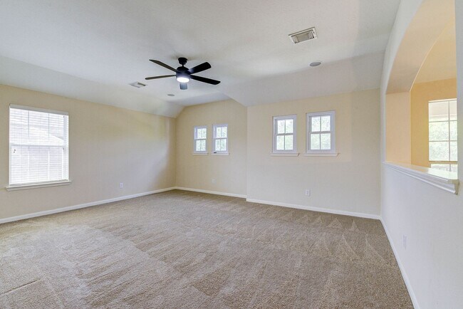 Building Photo - 5 bed dream home in the heart of Sienna