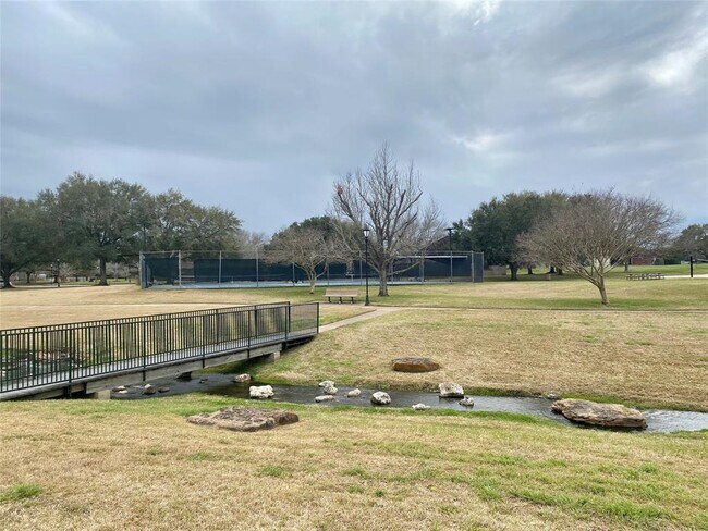 Building Photo - 427 Birch Hill Dr