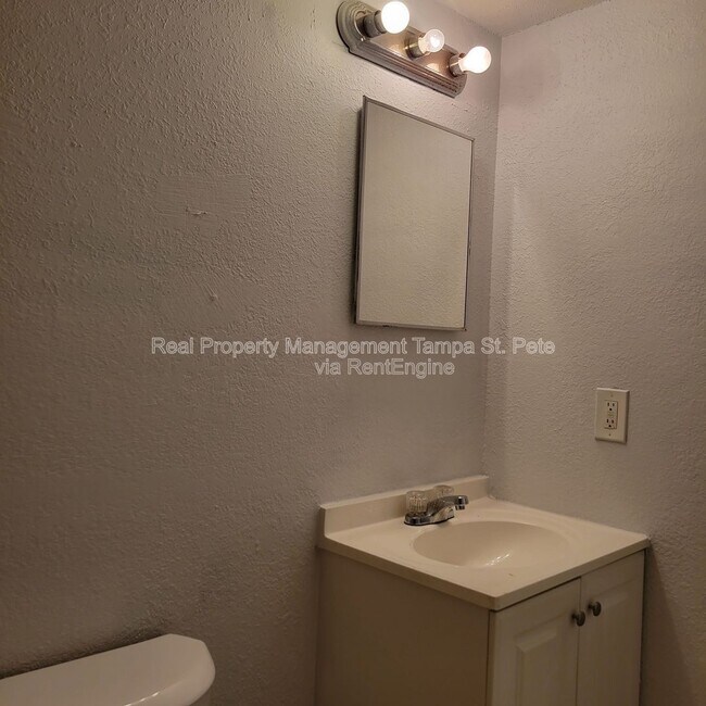 Building Photo - 8427 N 39th St