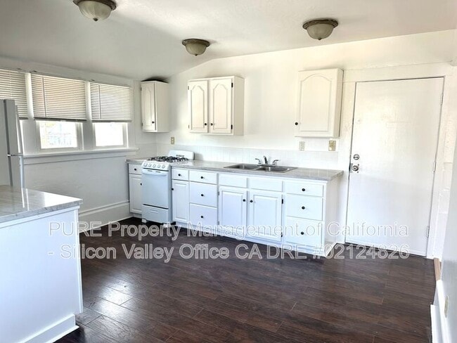 Building Photo - 373 Richmond Ave