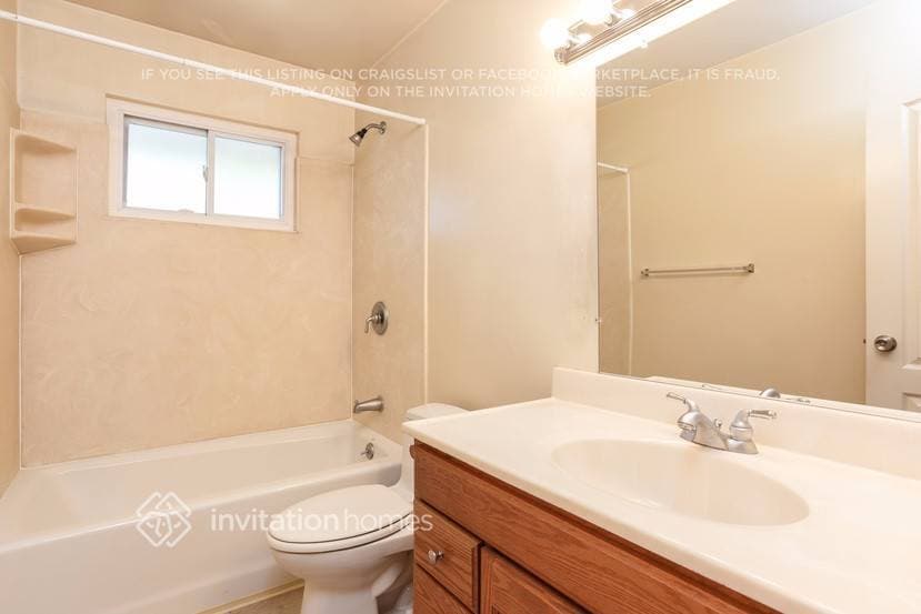 Building Photo - 1528 Vervais Ave