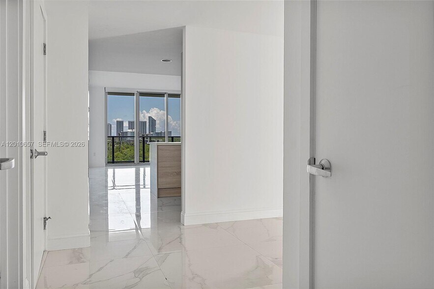 Building Photo - 16385 Biscayne Blvd