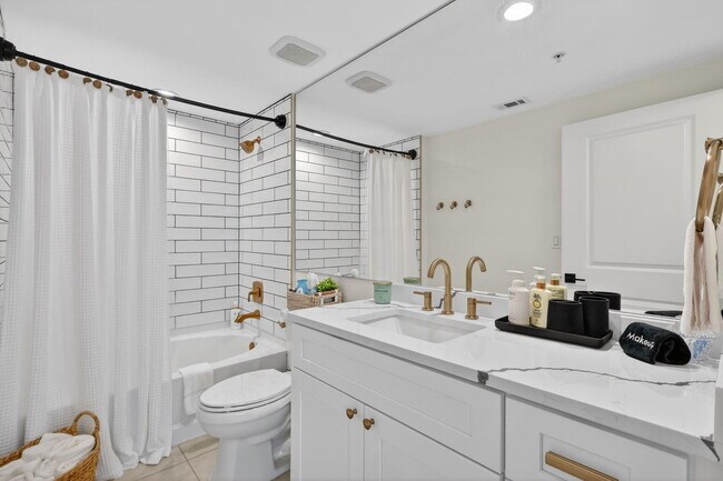 Building Photo - 675 NW Flagler Ave