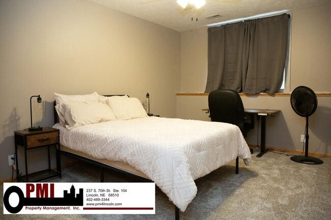 Building Photo - 4 Bedroom and 3 bathroom Fully Furnished