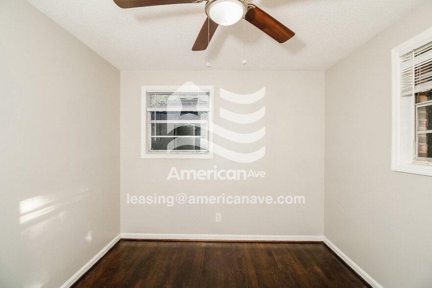 Building Photo - 421 Hickory Ridge Dr