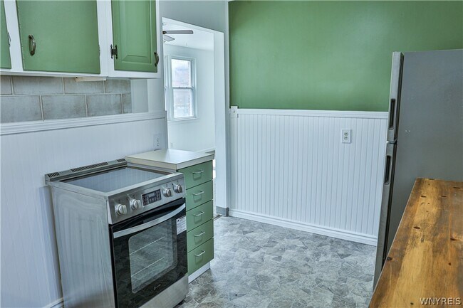 Building Photo - 21 Center St