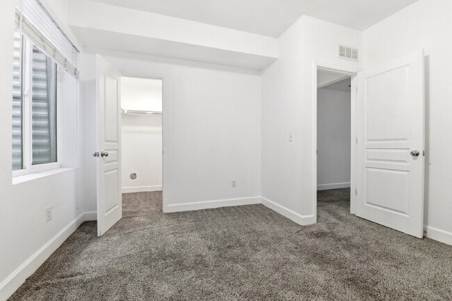 Building Photo - $2,940.95 - 4 Bed, 3 Bath Home in Denver with Central A/C and Fenced in Yard!