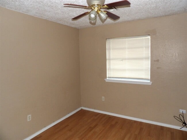 Building Photo - 6407 SW Brookline Ave