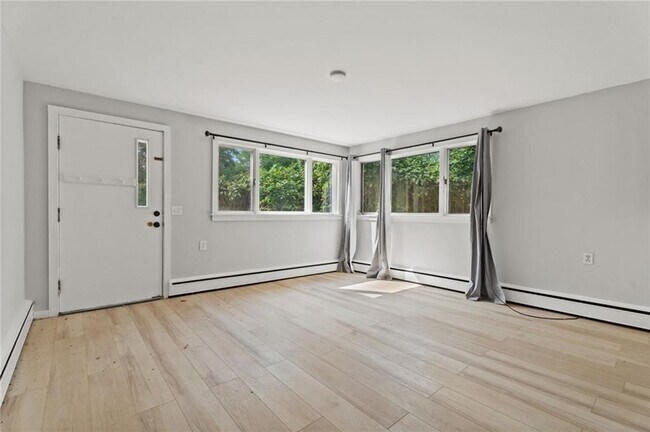 Building Photo - 924 Danby Rd