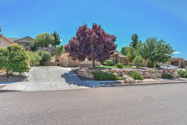 Building Photo - 3 Bedroom Plus Office in The Knolls at Little Valley