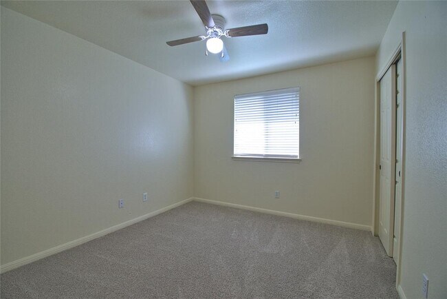Building Photo - 7749 Squirrel Hollow Dr