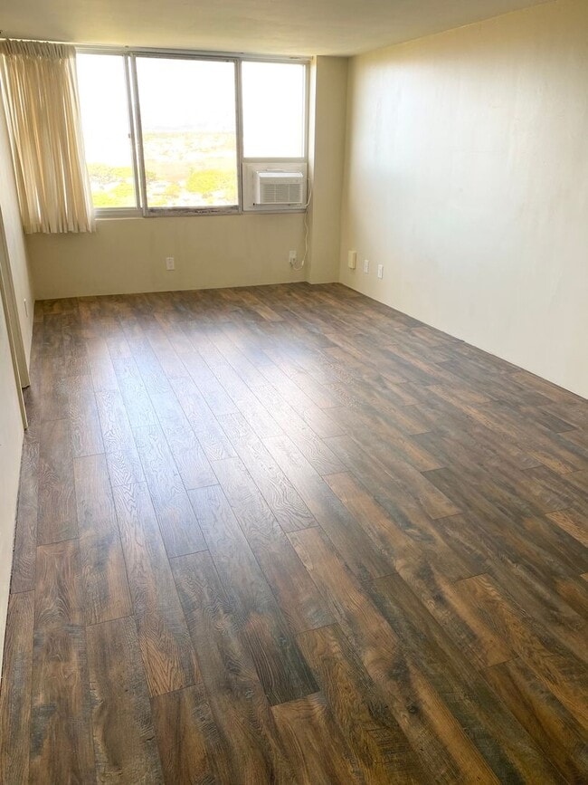 Building Photo - Century Park Plaza - 2 bedroom 2 bathroom 2 parking stall unit