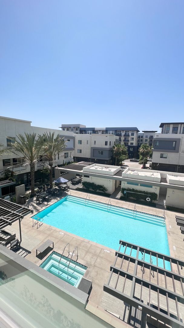 Building Photo - Beautiful upgraded condo in Anaheim! 4 b/3.5 bath