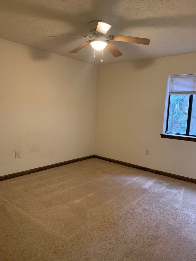 Building Photo - 1 Bedroom condo- Steps away from UGA! Available early August 2026