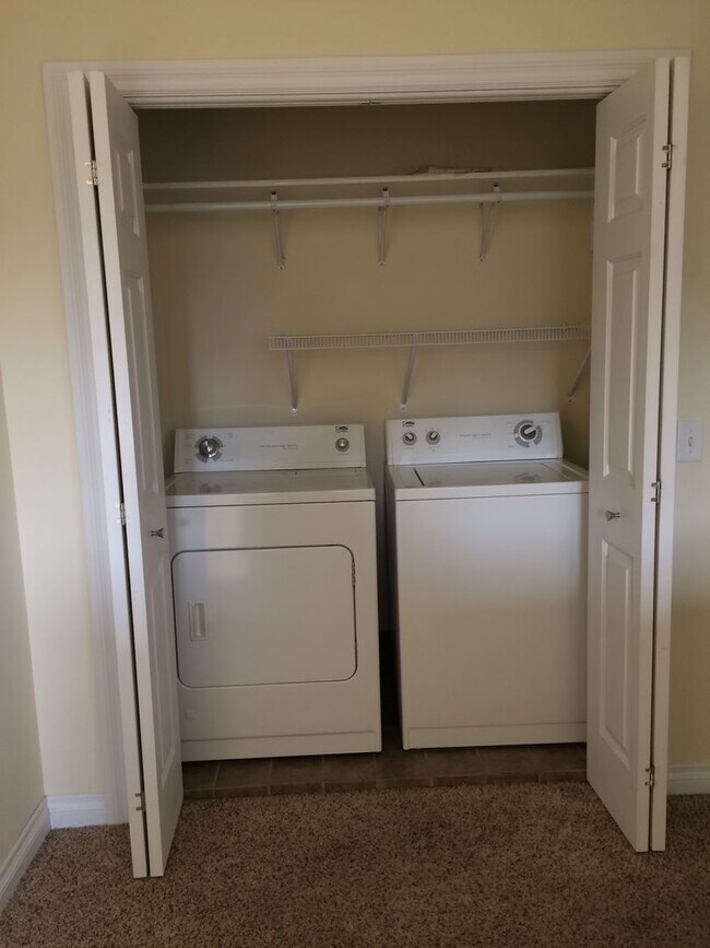Building Photo - Fantastic 2-Bedroom, 1 3/4-bathroom, 2-car...