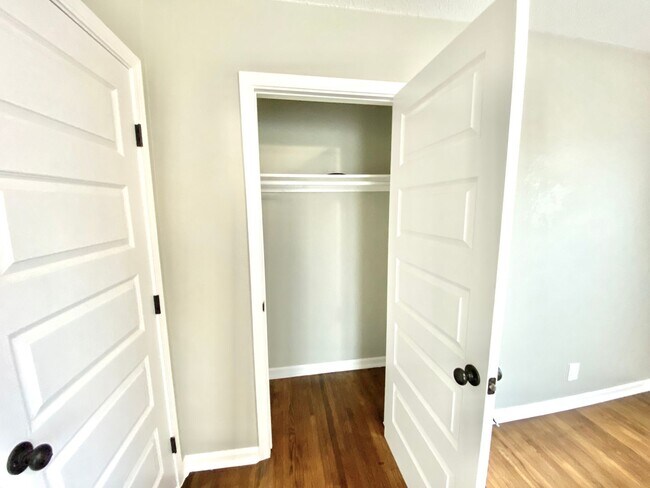 Building Photo - Charming Jenks Home with Vintage Character...
