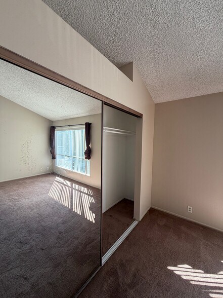 Building Photo - 7226 Jordan Ave