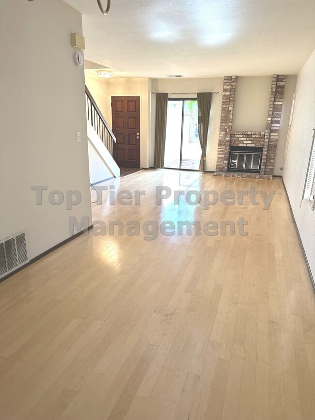 Building Photo - Very nice 2 bed, 2.5 bath, 1,178 sqft Walnut Creek Townhouse in desirable Main Chance Estates Dev...