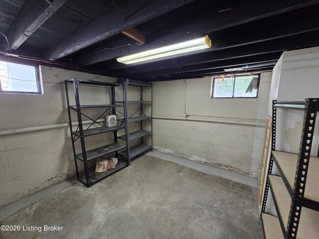 Building Photo - 3932 Kennison Ave