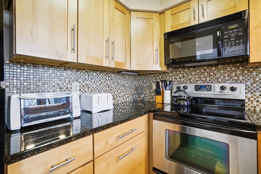 Building Photo - 180 High Ridge Rd