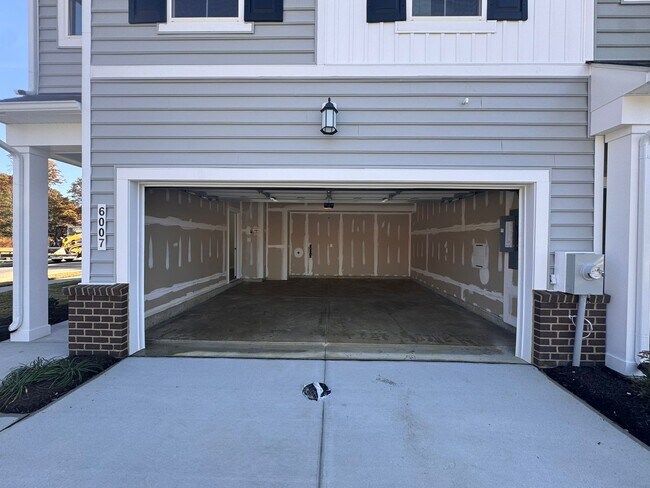 Building Photo - 6007 Crosswinds Blvd